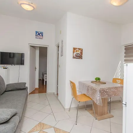 Lovely Courtyard Apartment