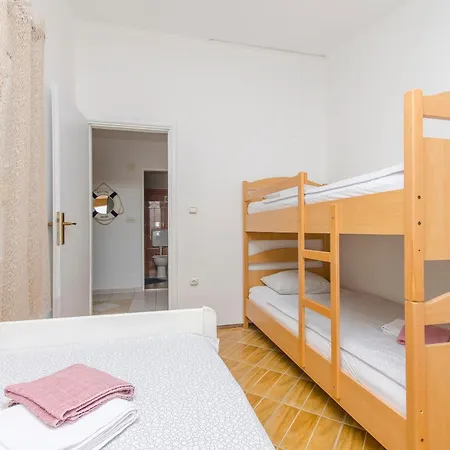 Lovely Courtyard * 维尔