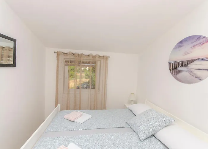 Lovely Courtyard * ויר