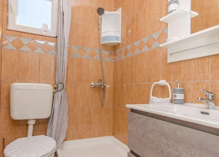 Apartamento Lovely Courtyard Vir