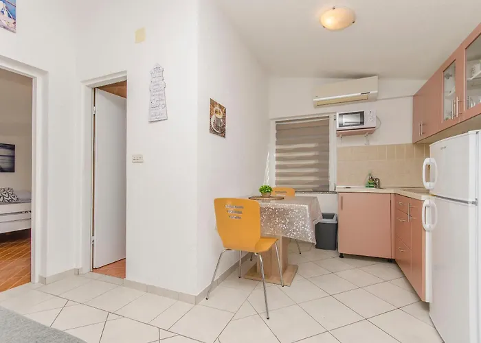 Lovely Courtyard * ויר