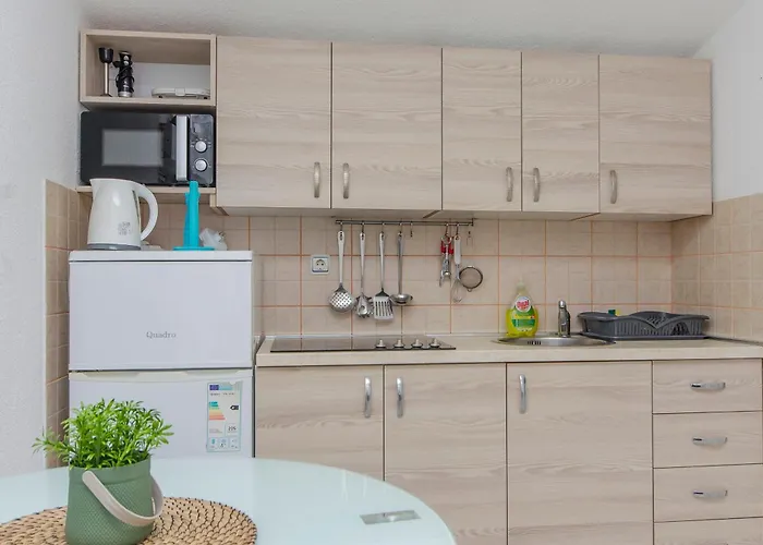 Lovely Courtyard * ויר