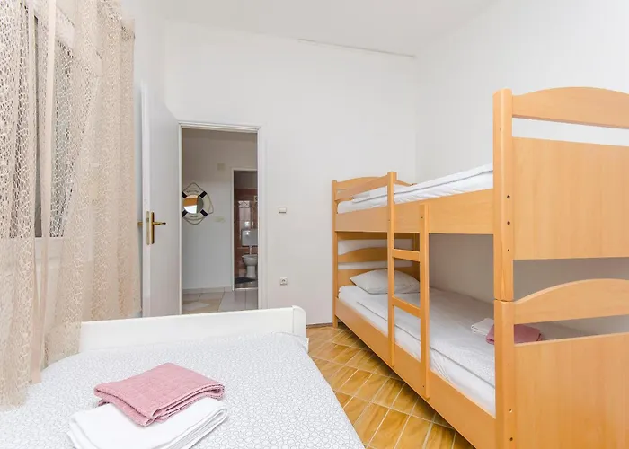 Lovely Courtyard * ויר