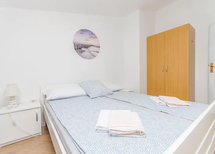 Lovely Courtyard * 비르