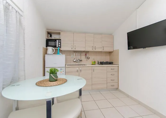 Lovely Courtyard 비르