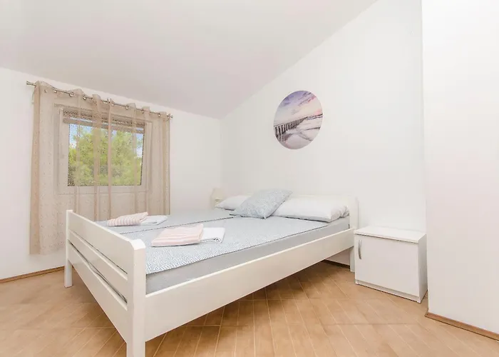 Lovely Courtyard 아파트 비르