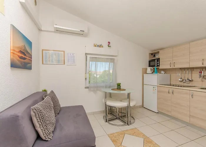 Lovely Courtyard 아파트 비르